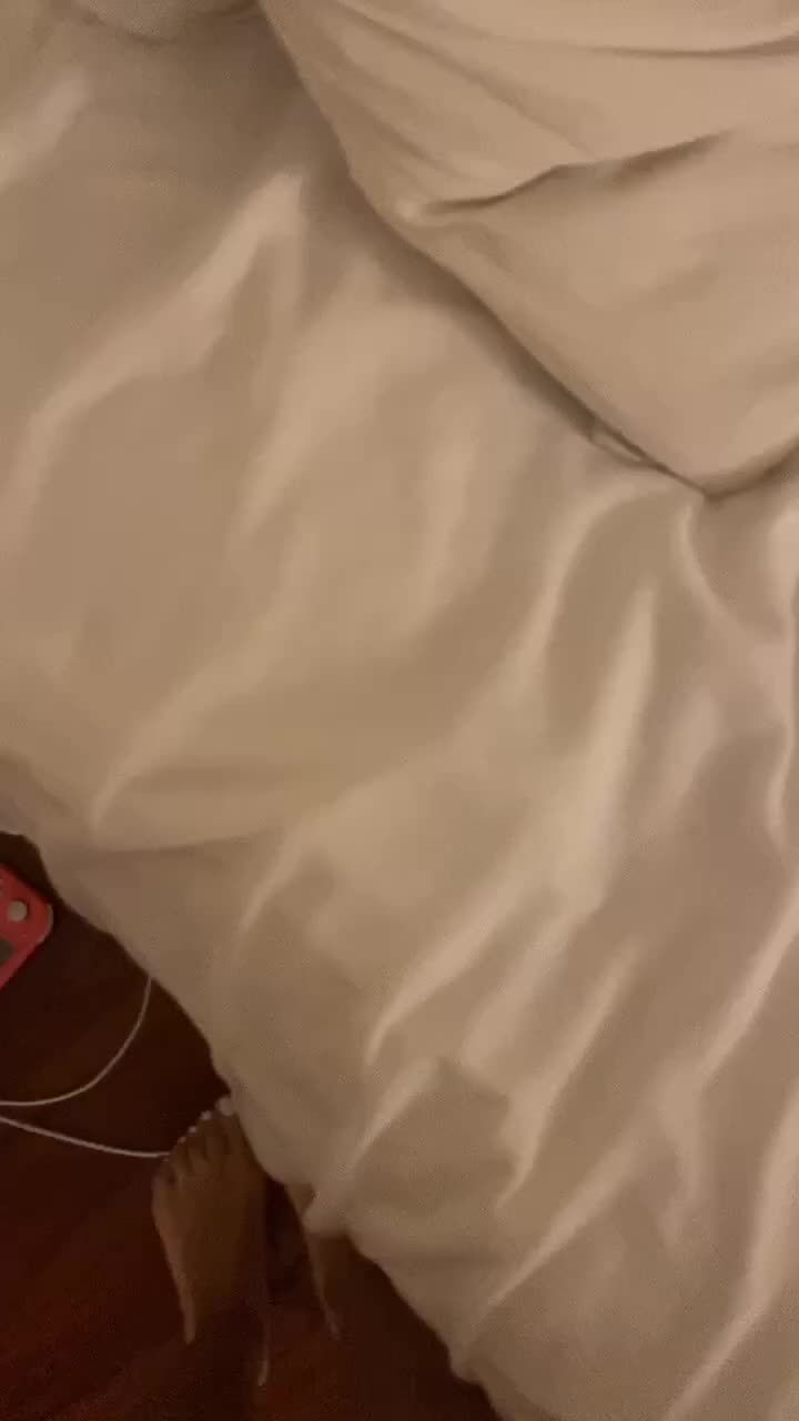 AlahnaLy/0nlyfans show off Butt !!!