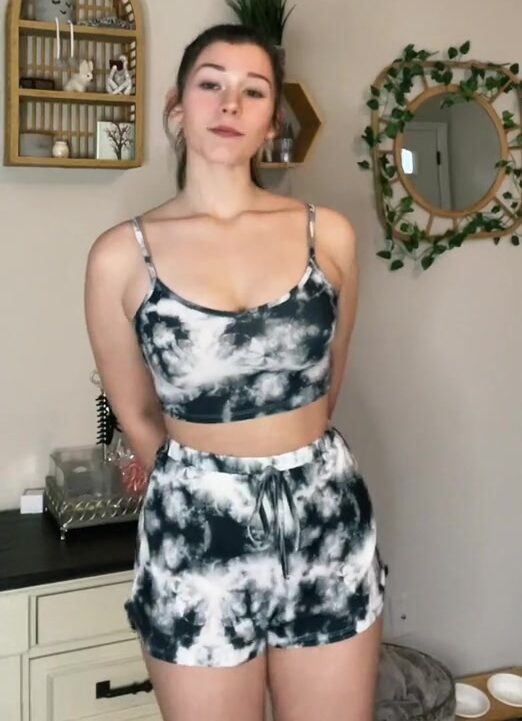 Nikki Woods – Show body very HOT!