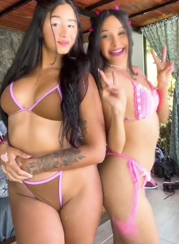 Daniela Buritica – Show body with girlfriend!