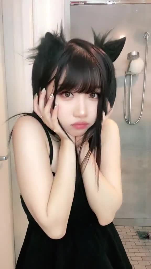 Aria Saki – New video dancing very hot!