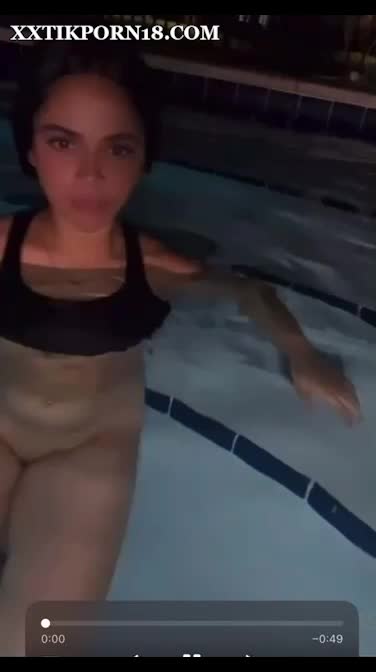 Ivyroz Love To Show You Horny Pussy in the Bathtub – Leaked video