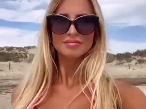 Maria Arreghini Sexy body with big boobs on the beach/HOT!!