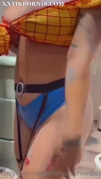 Monafashion Love To Show Off Perfect TITS – 0nlyF Leaked Video