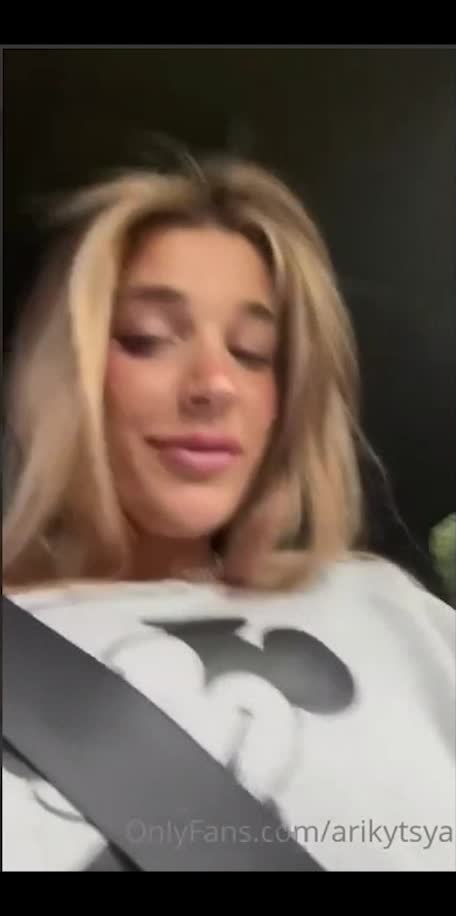 Arikytsya onlyfans leak – Rubbing Horny pussy in a car