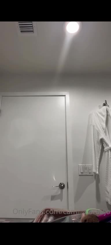 Camilla Araujo OnlyFans leak Video – Handbra Show big BOOBS in towel