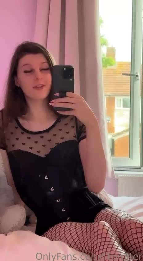 F1nn5ter onlyfans leak – Femboy show off Hot Body on cam