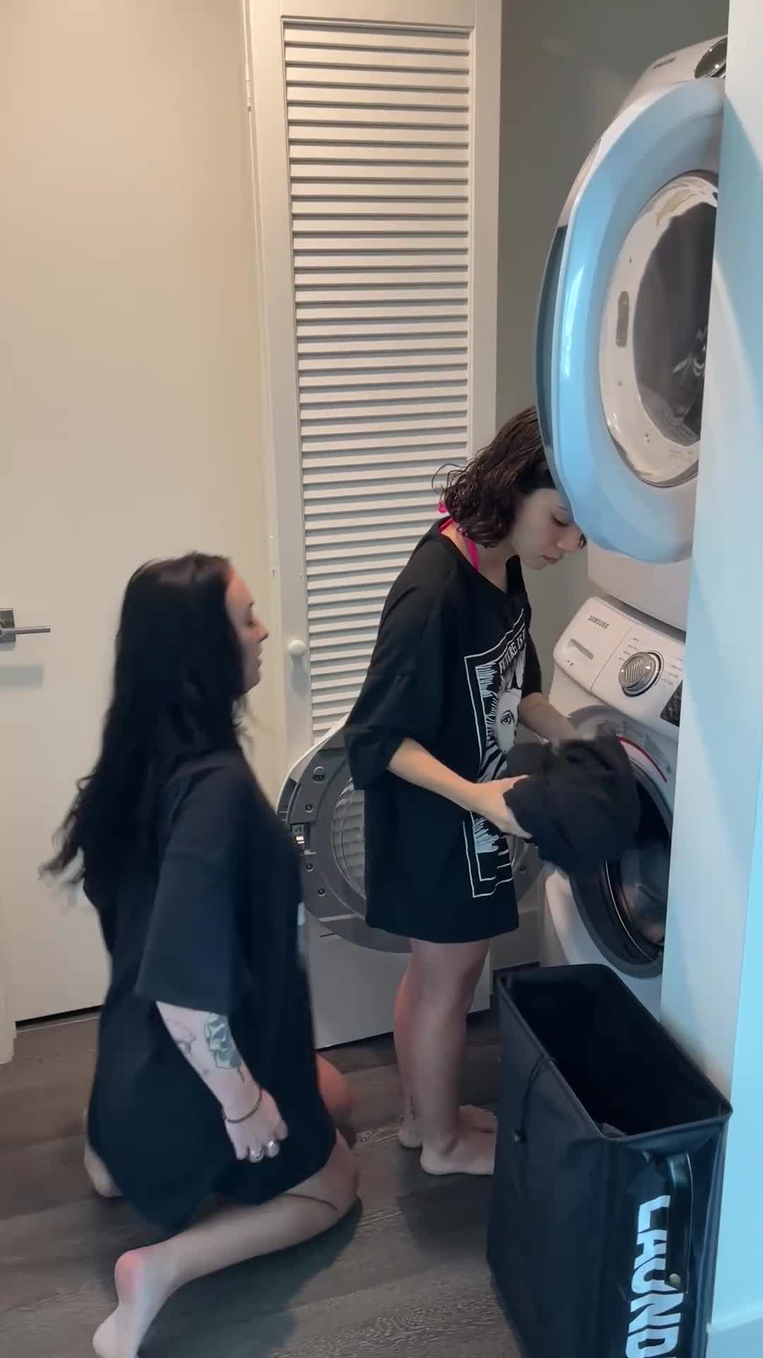 Jellybeanbrains onlyfans leak – Gets stuck and she needs help