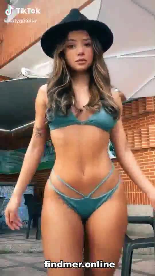 Katy gomita leak – Nipslip