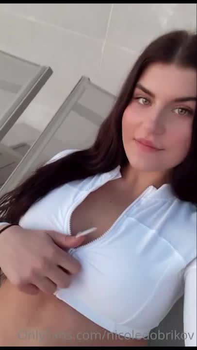 Nicole Dobrikov onlyfans leak – No bra show off perfect tits
