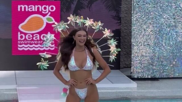 Rachel Pizzolato Show off erotic body on liveshow