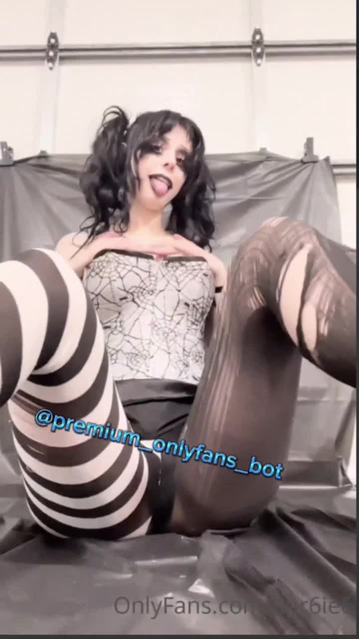 6ar6ie6 onlyfans leak – Pussy Rubbing in front of cam