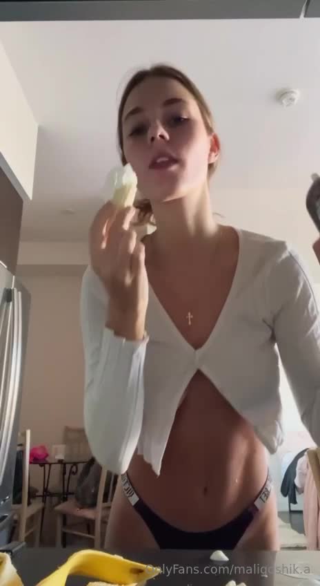 Anna Malygon onlyfans leak – Ice Cream on big boobs