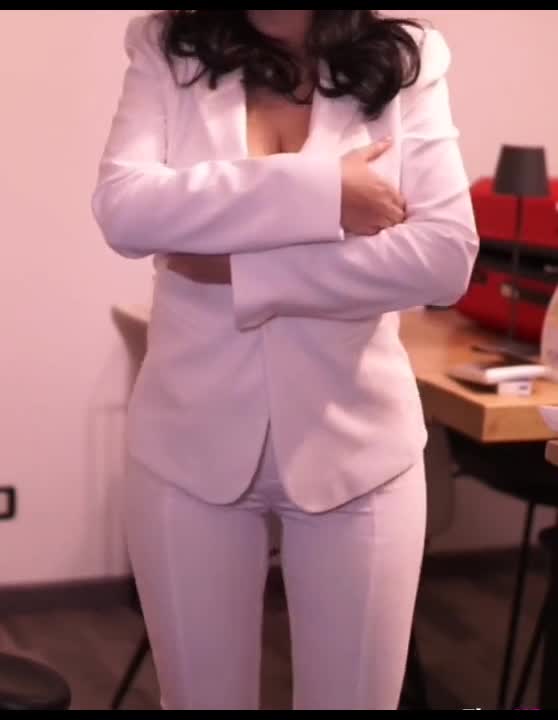 ShiftyMine onlyfans leak – Let a stranger slapping her butt