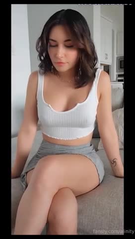Alinity onlyfans leak – No Panties Show off horny pussy
