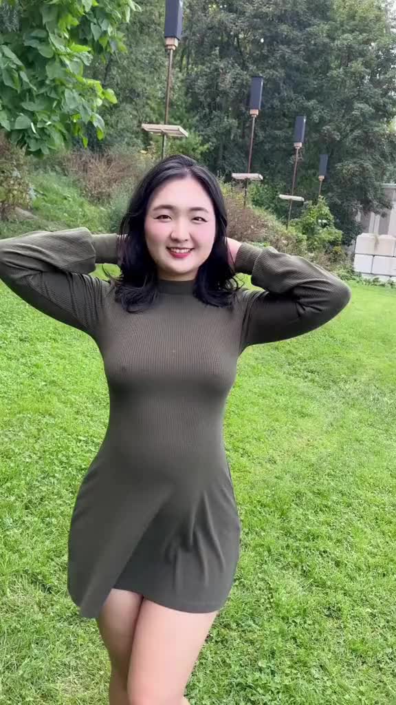 Aroomi Kim onlyfans leak – Braless outdoor loves doggy style