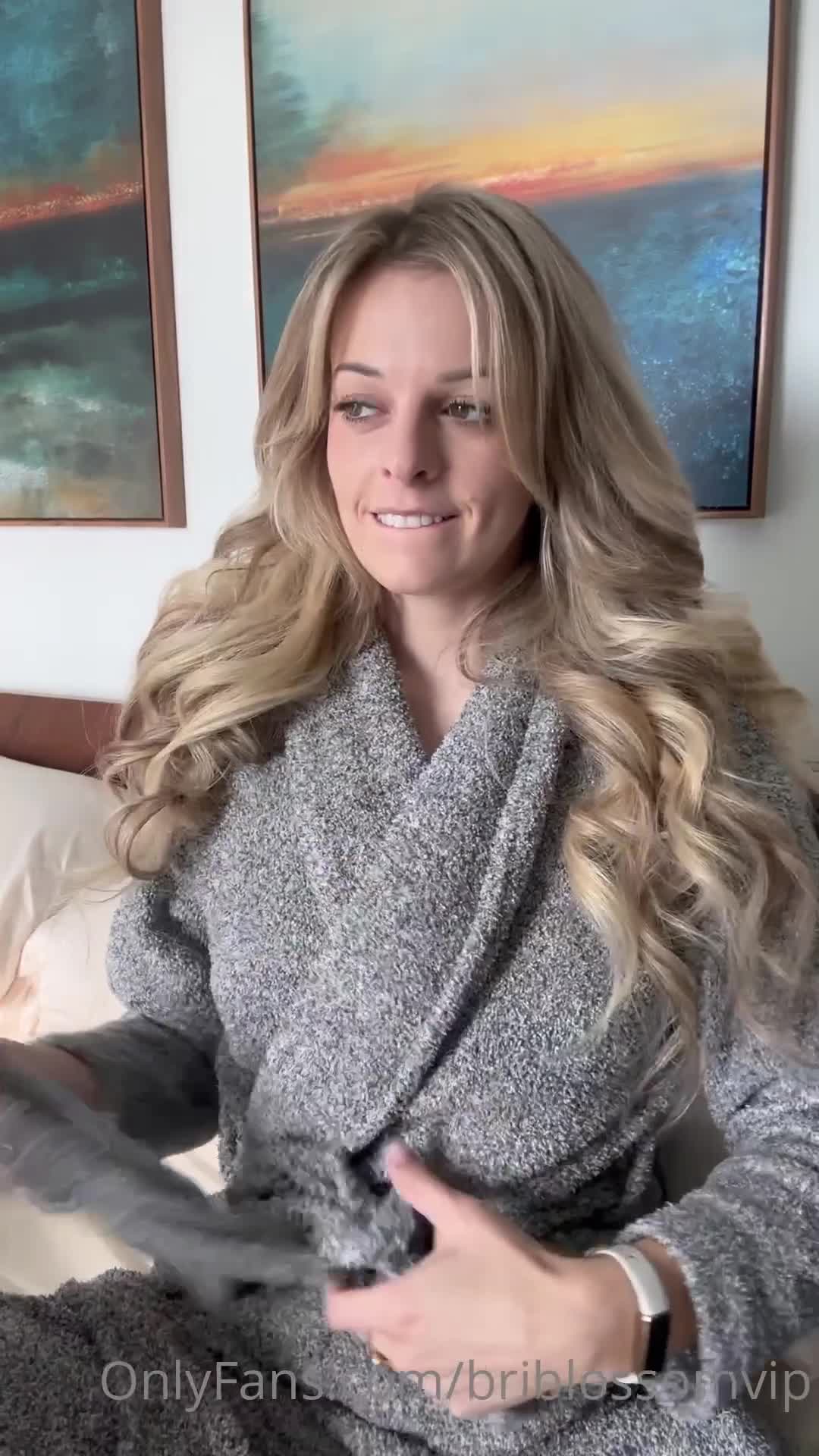 Bri Blossom onlyfans leaked – Pussy Fingering so lewd on sofa