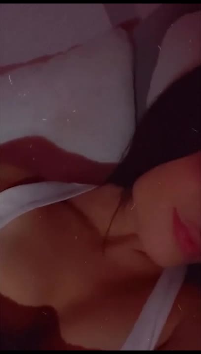 Melimtx onlyfans leak – Braless Show big boobs on bed