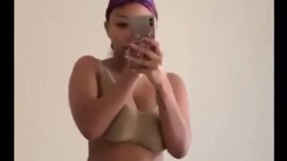 zonnique video – show off Perfect body in selfie