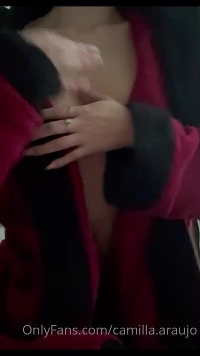 camilla.araujo onlyfans leaked – Handbra rubbing pussy so lewd