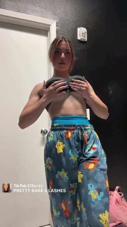 nami mommy onlyfans leak – Bouncing big boobs in bath