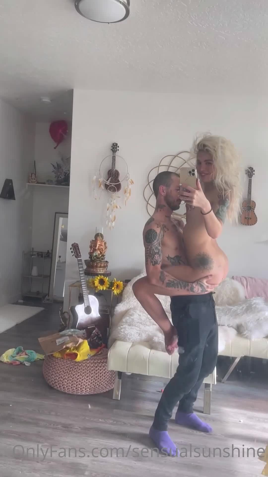 sensualsunshine onlyfans leak – Nude selfie with Boyfriend