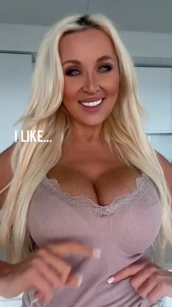susanna penttilä onlyfans leak – Hot mom show off gorgeous boobs