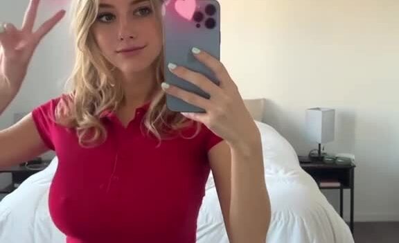 zooemoore onlyfans leaked – Selfie show off super big boobs