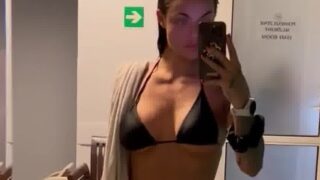 zusje onlyfans leak – Selfie show off gorgeous boobs