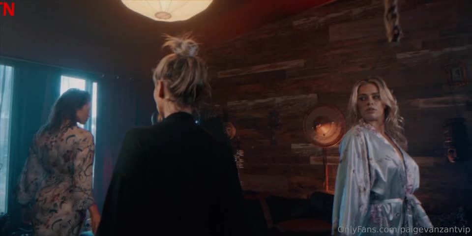 Paige Vanzant – Pussy Ass Titty Oil Rubbing