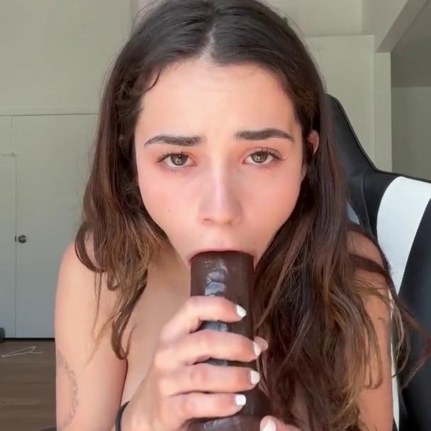 Jameliz Nude BBC Dildo Masturbation Video Leaked