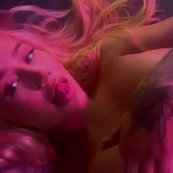 Iggy Azalea Big Boobs Handbra Tease Video Leaked