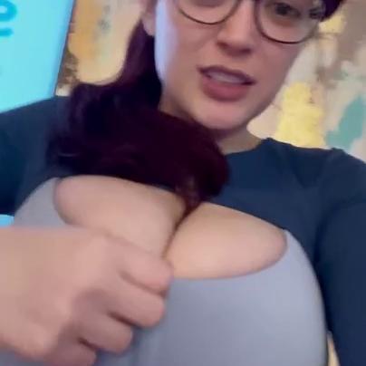 Tessa Fowler Showing Off Big Tits Onlyfans Video Leaked