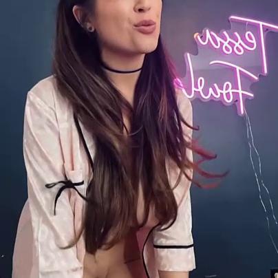 Tessa Fowler Striptease Nude Video Leaked