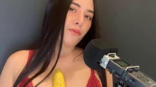 ASMR Wan Sucking a Banana Video Leaked