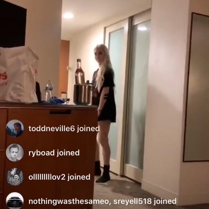 CourtneyySmoke Flashes her Ass to Evan TwitchCon