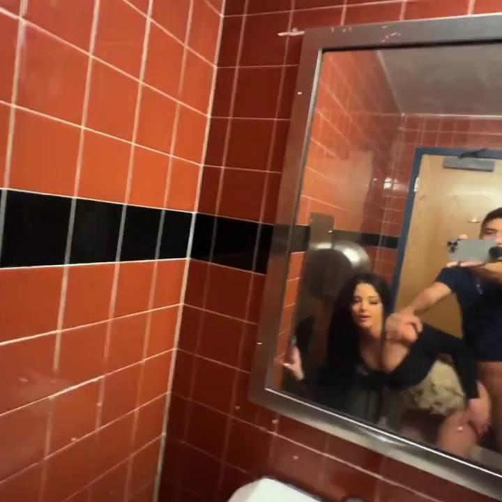 Vanessa Marie Public Bathroom Sextape Video Leaked